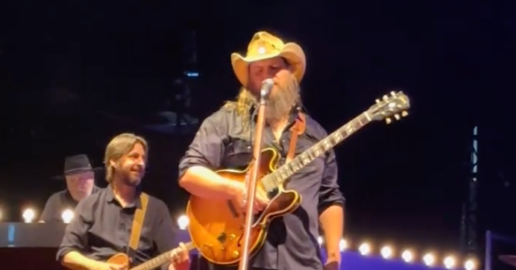 “This Is A Special Treat For You, I’m Normally Very Rehearsed” – Chris Stapleton Writes A New Song Backstage During Cincinnati Rain Delay, Performs It Live Just 10 Minutes Later